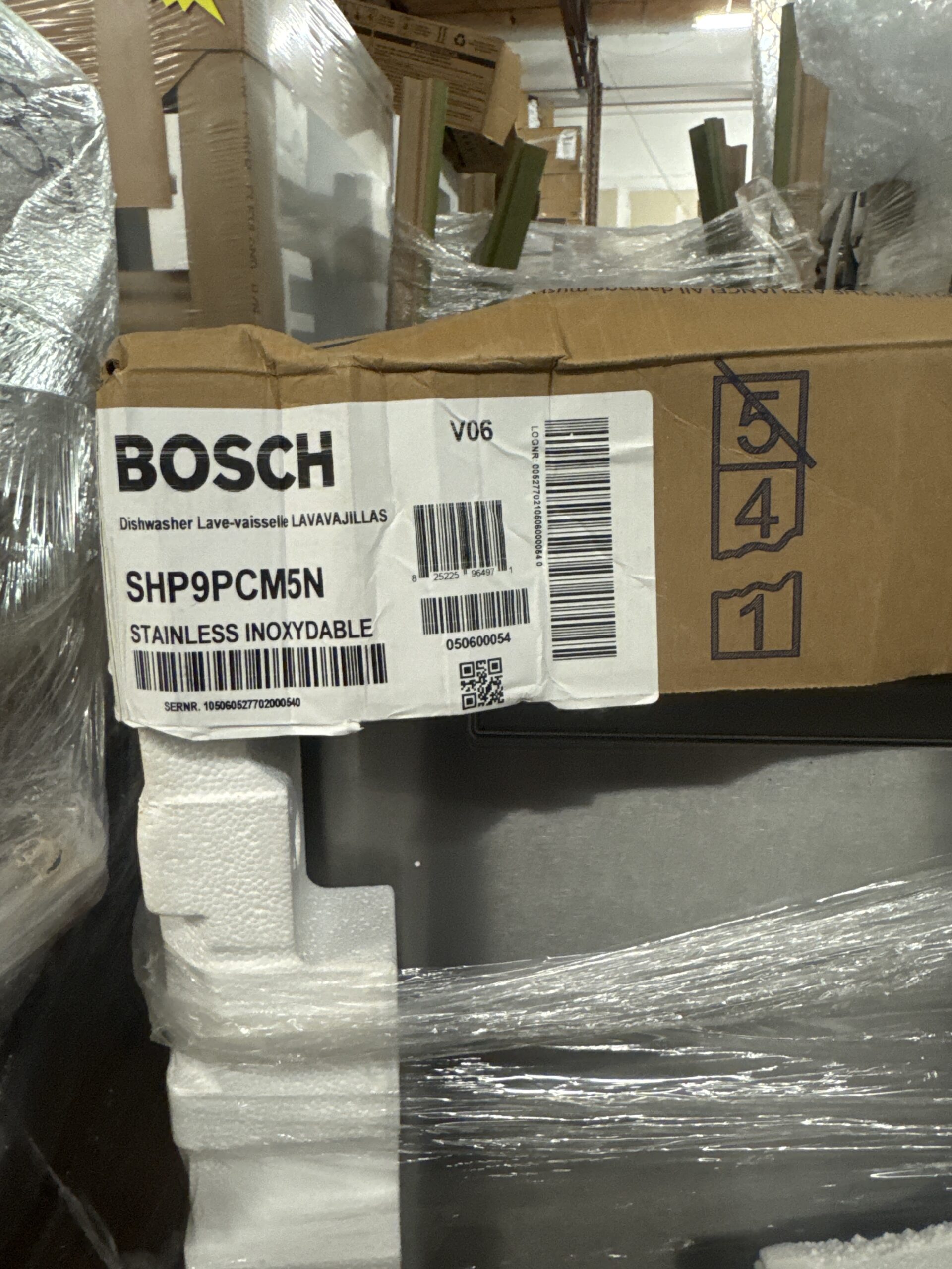 Bosch Benchmark™ 38 dBA Dishwasher with CrystalDry™ and Flexible 3rd Rack (SHP9PCM5N) - Image 4