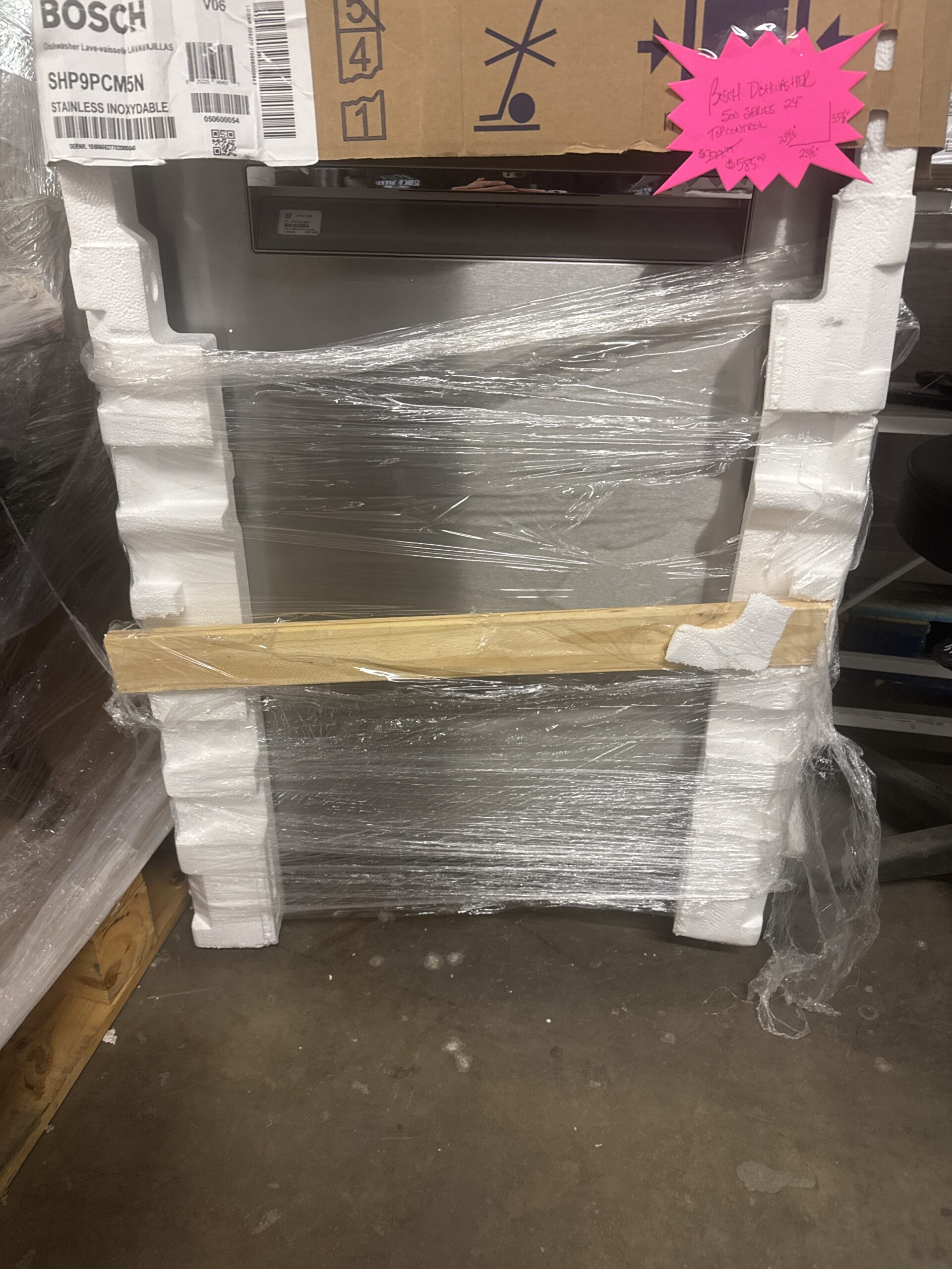 Bosch Benchmark™ 38 dBA Dishwasher with CrystalDry™ and Flexible 3rd Rack (SHP9PCM5N) - Image 2