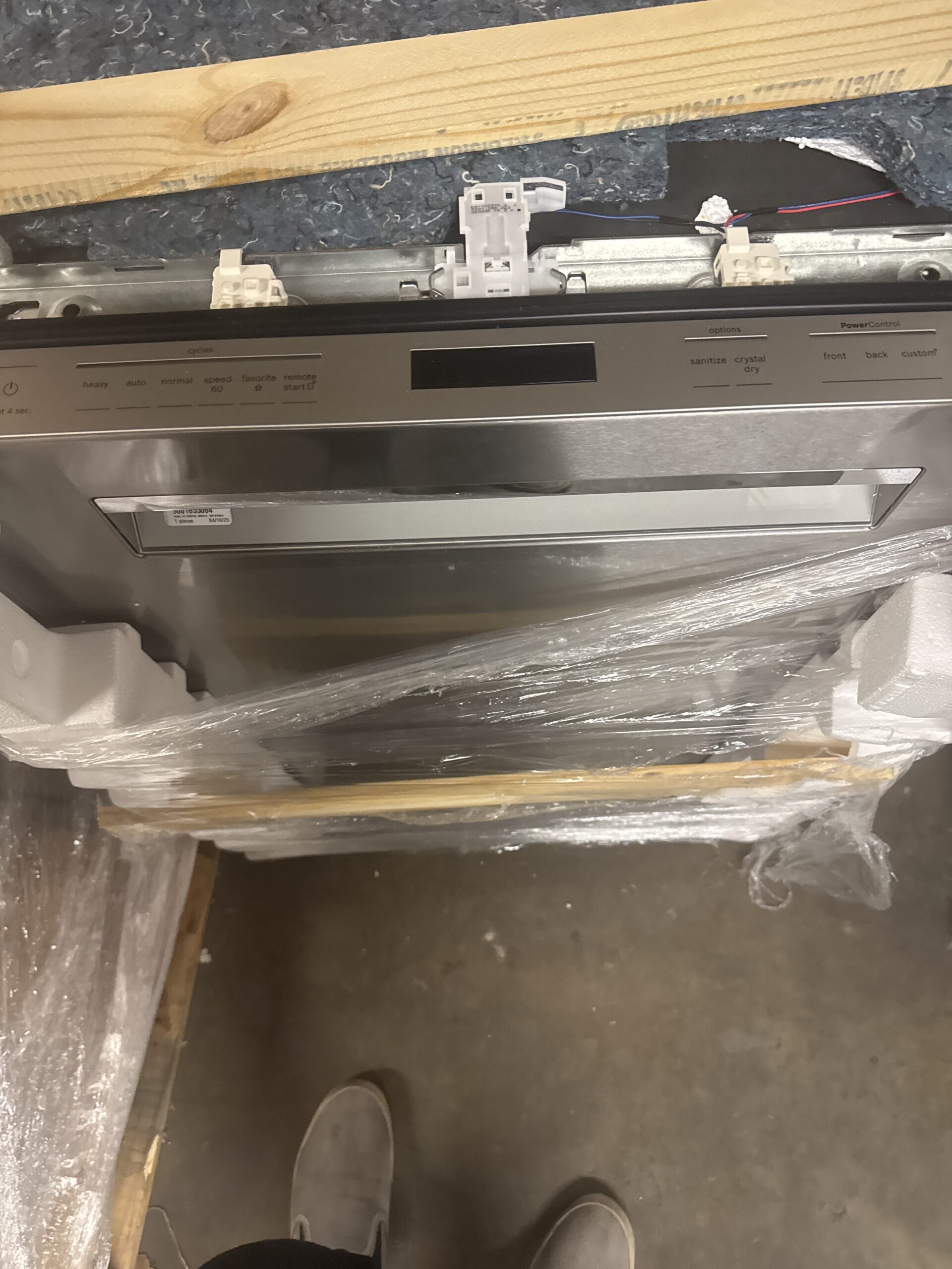 Bosch Benchmark™ 38 dBA Dishwasher with CrystalDry™ and Flexible 3rd Rack (SHP9PCM5N) - Image 3