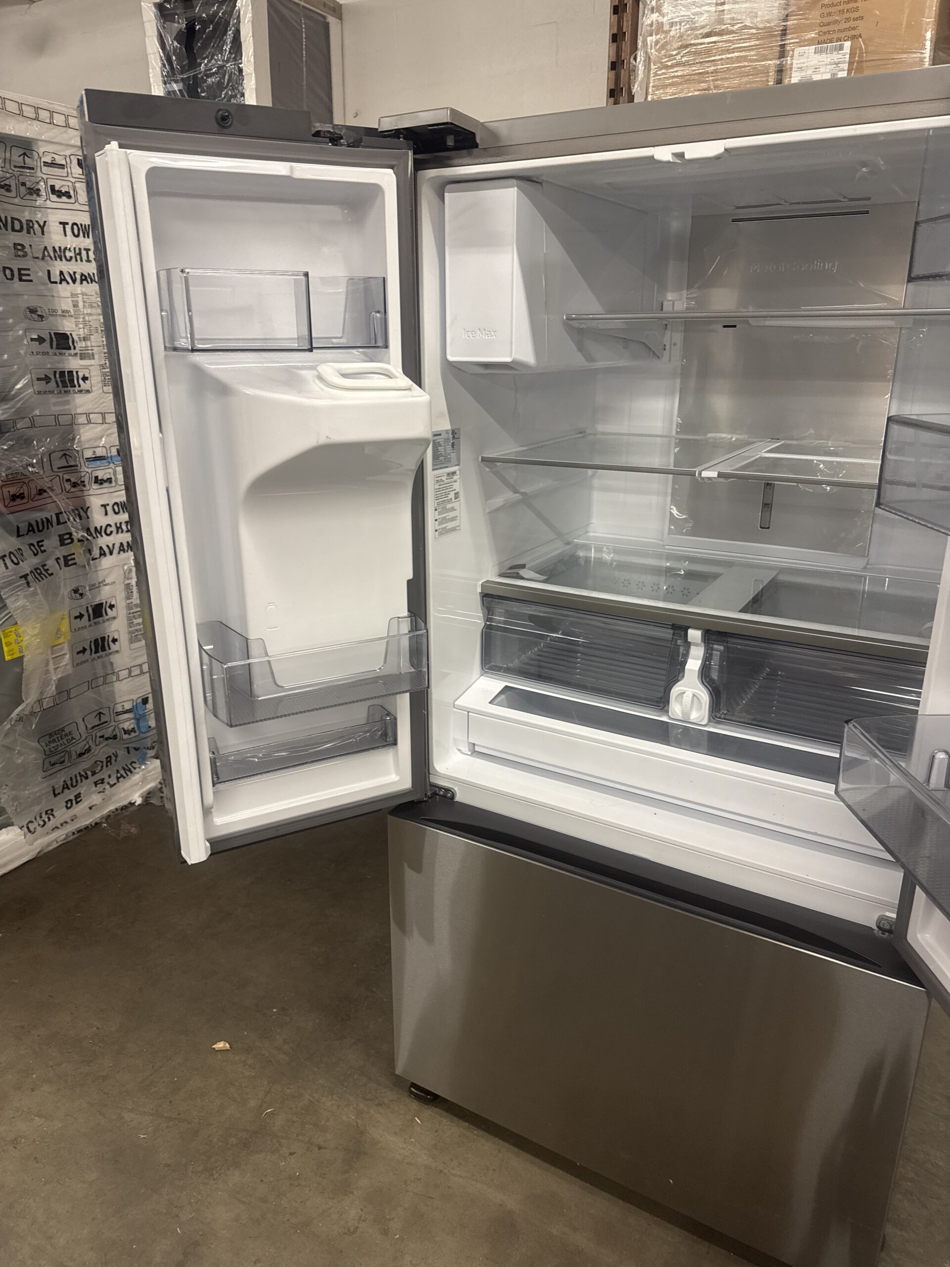 Samsung RF32CG5900SR 30 cu. ft. Mega Capacity French Door Refrigerator with Family Hub™ (Stainless Steel) - Image 3