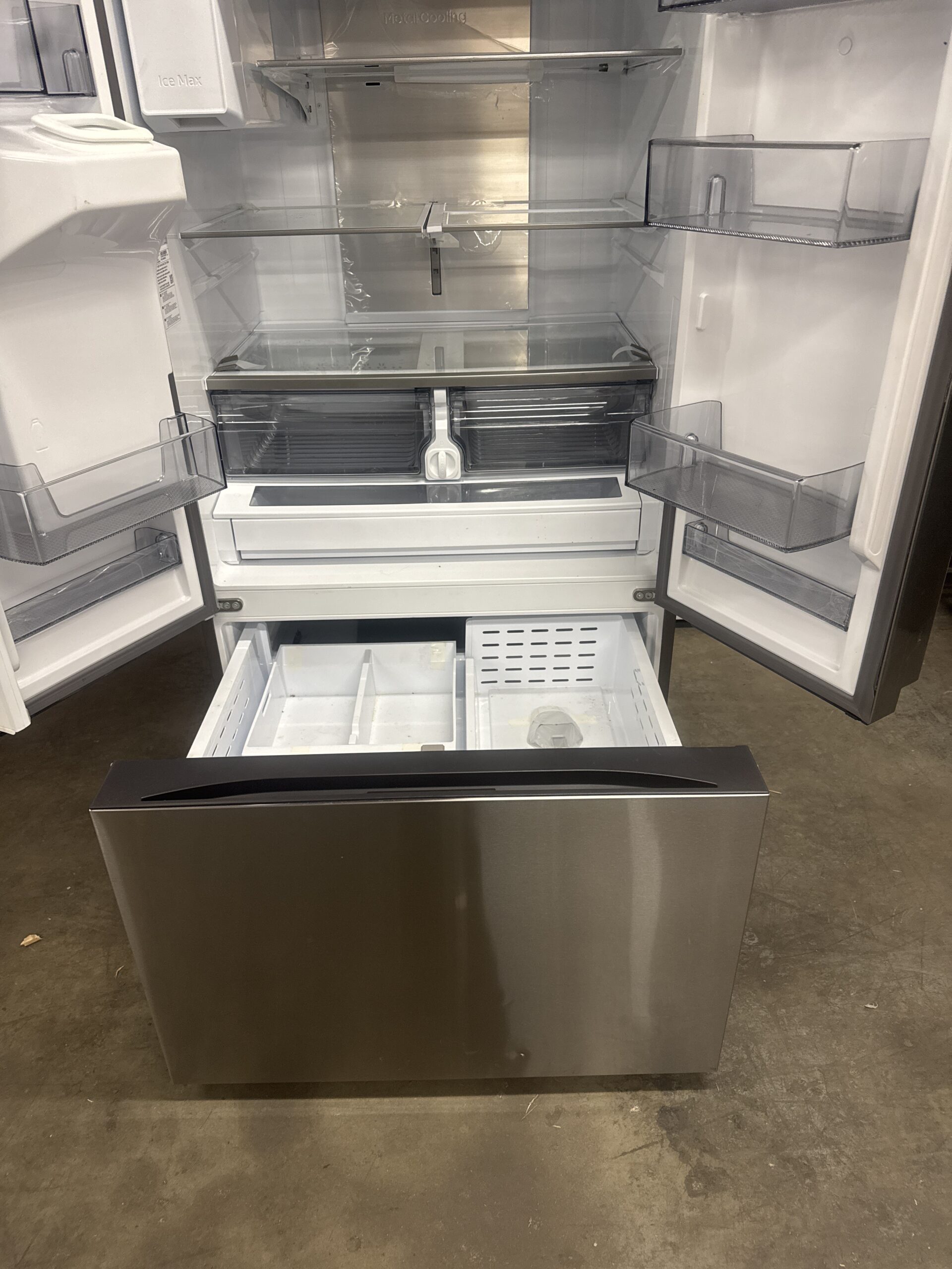 Samsung RF32CG5900SR 30 cu. ft. Mega Capacity French Door Refrigerator with Family Hub™ (Stainless Steel) - Image 2