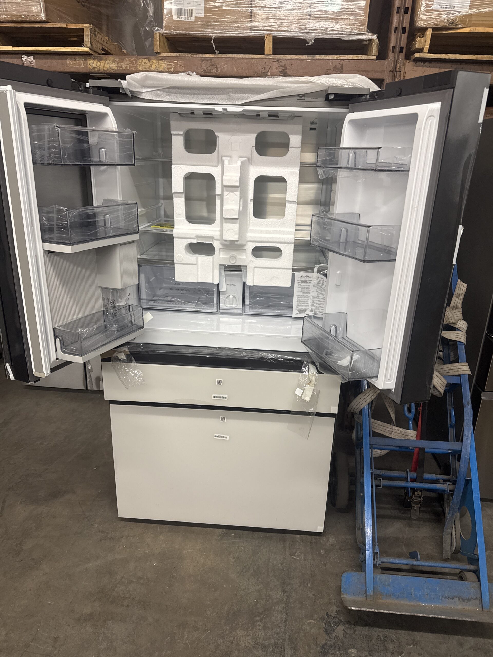 Samsung Bespoke 29 cu. ft. AI 4-Door French Door Refrigerator with AI Family Hub™ & AI Vision Inside - Image 2