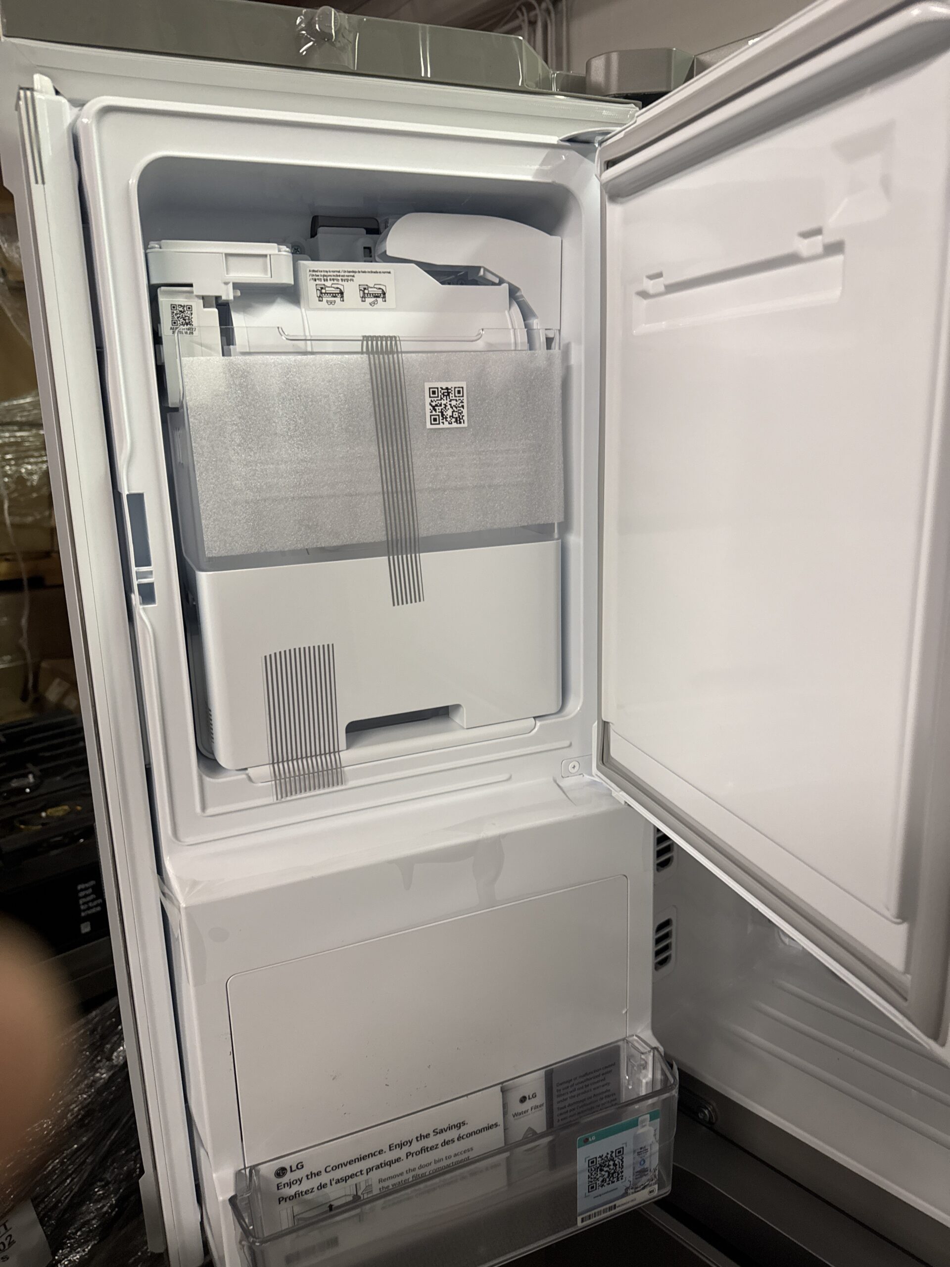 LG LF25G8330S 25 cu. ft. French Door Refrigerator & Deep Freezer - Stainless Steel - Image 4