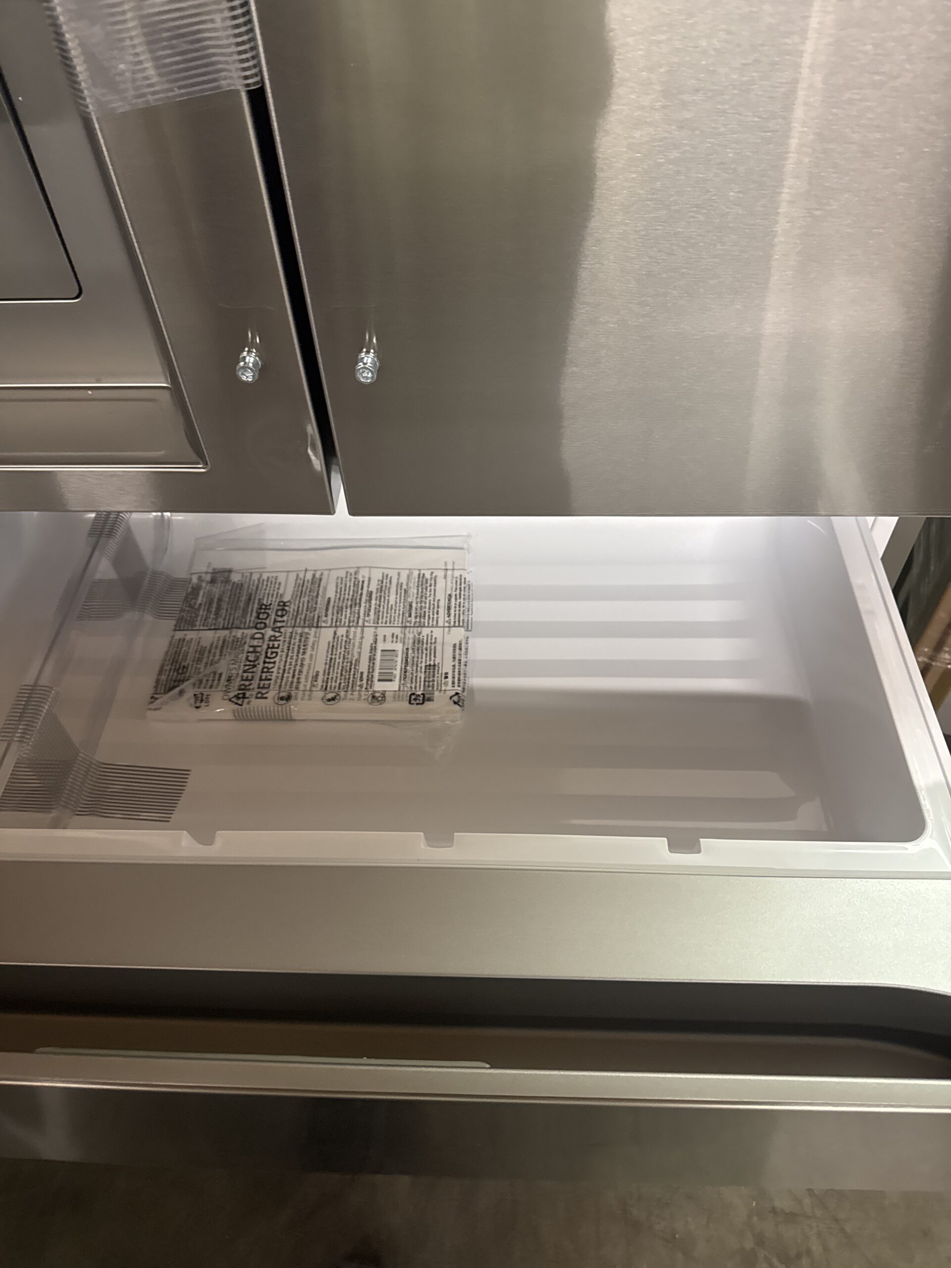 LG LF25G8330S 25 cu. ft. French Door Refrigerator & Deep Freezer - Stainless Steel - Image 3