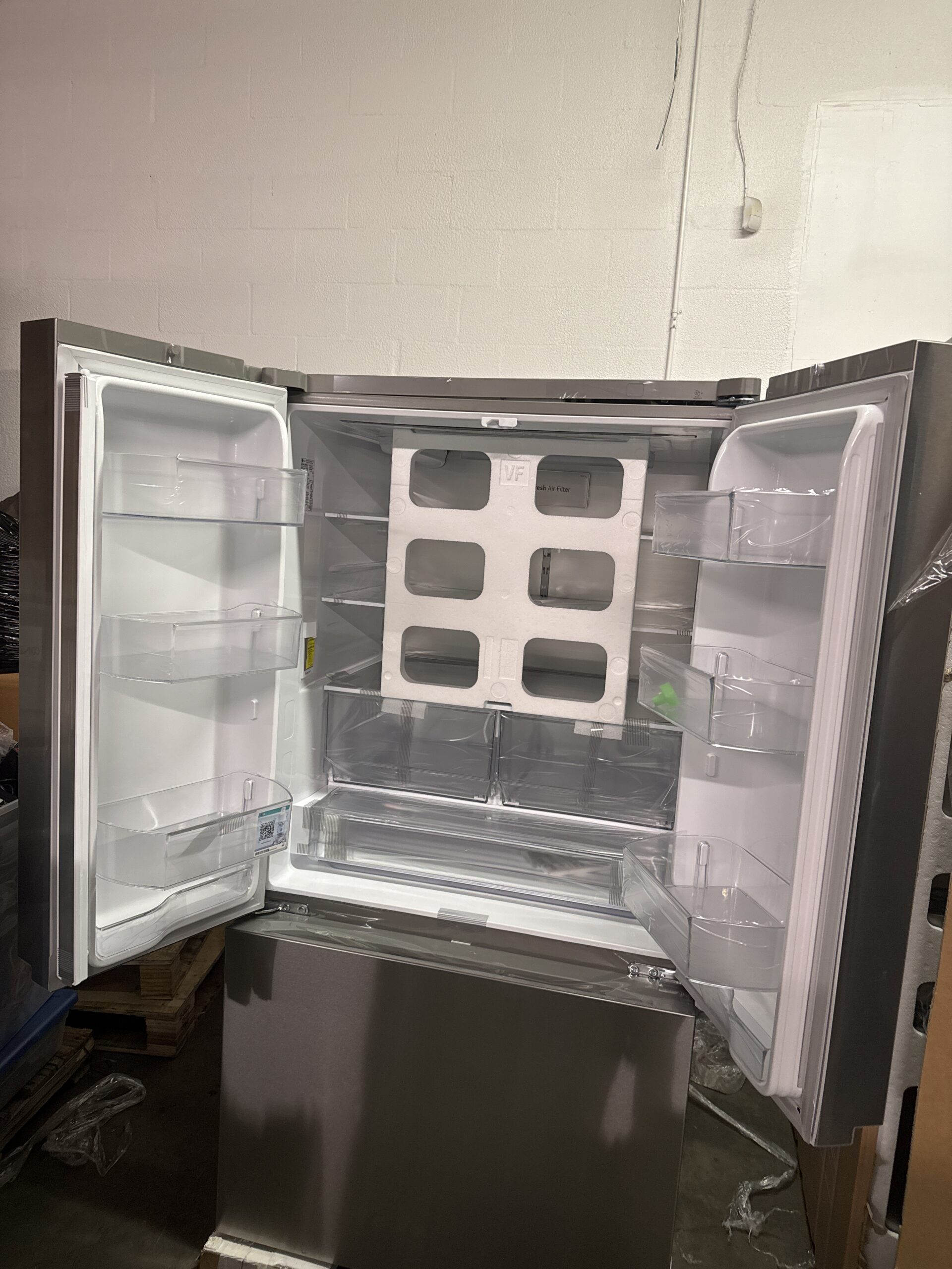 LG 31 cu. ft. Smart French Door Refrigerator with Dual Ice Maker - Stainless Steel (LRFLS3216S) - Image 3