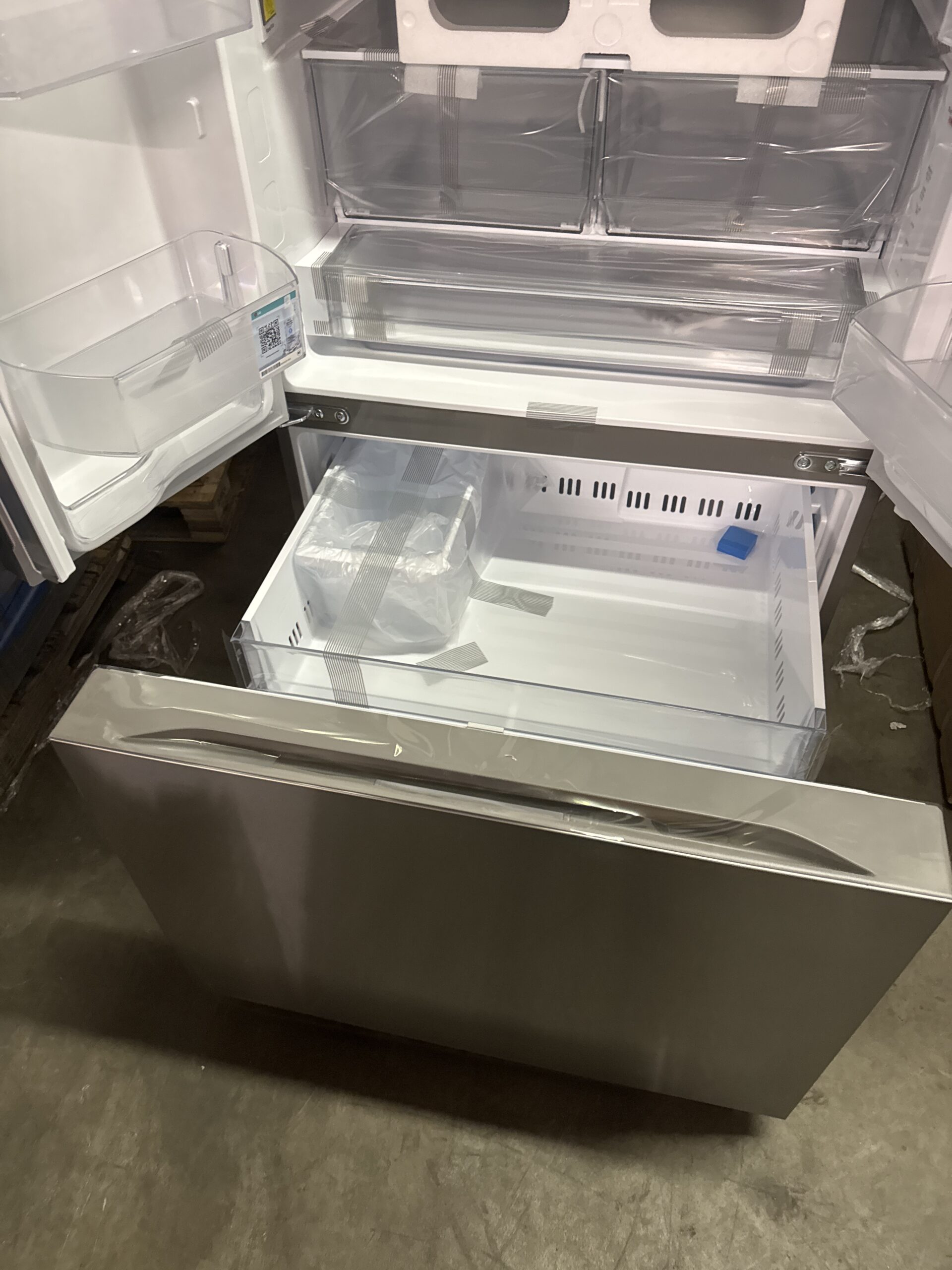 LG 31 cu. ft. Smart French Door Refrigerator with Dual Ice Maker - Stainless Steel (LRFLS3216S) - Image 2