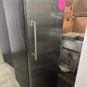 Galanz 11 Cu. Ft. Upright Freezer - White (Model GLF11US2A16)